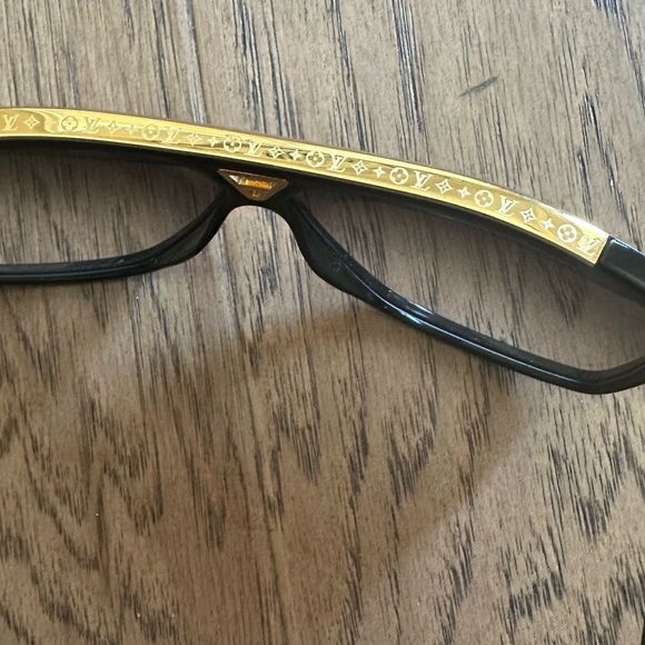 Louis Vuitton “Evidence” Aviator Sunglasses, Black - Picture 6 of 12